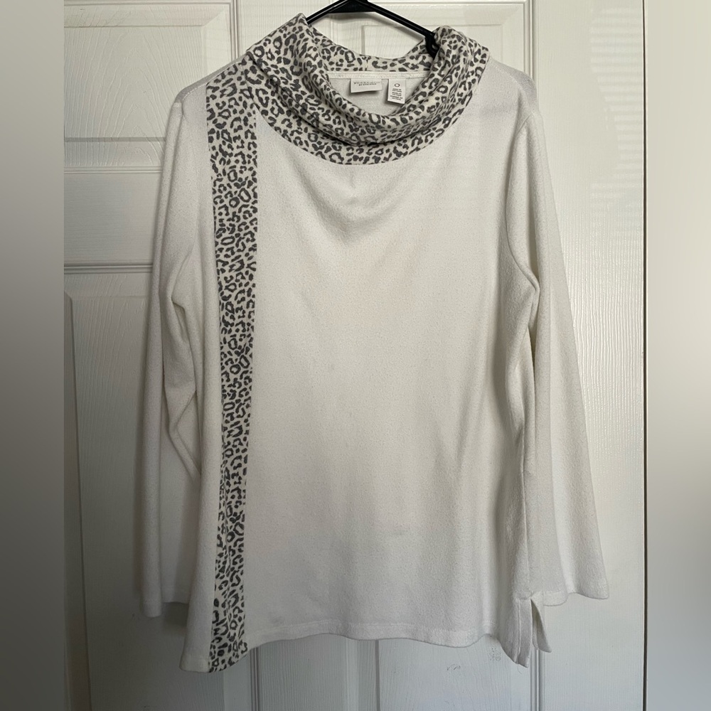 Weekends by Chico's Cream and Grey Leopard Print Cowl Neck Top size 0
